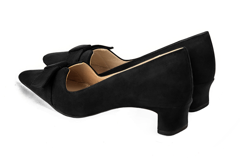 Matt black women's dress pumps, with a knot on the front. Tapered toe. Low kitten heels. Rear view - Florence KOOIJMAN